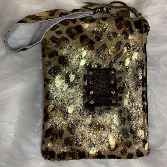 LV KEEP IT GYPSY GOUCHO WRISTLET Brown‎ Gold Metallic Leopard Print NWT - Picture 3 of 11